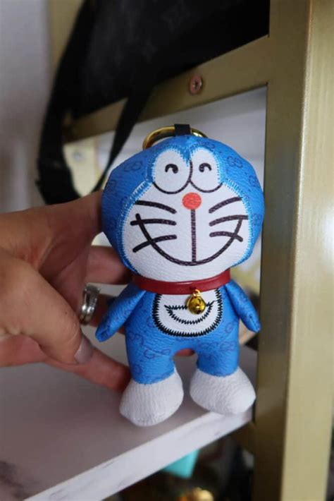 gucci doraemon keychain